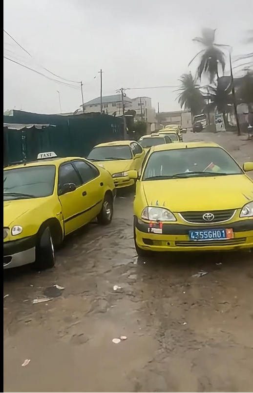 Riviera 2 & 3 – grève des taxis communaux :  Les usagers redécouvrent les bienfaits de la marche